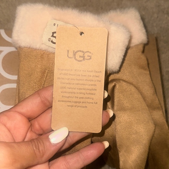 UGG Australia sheepskin gloves - Picture 3 of 7